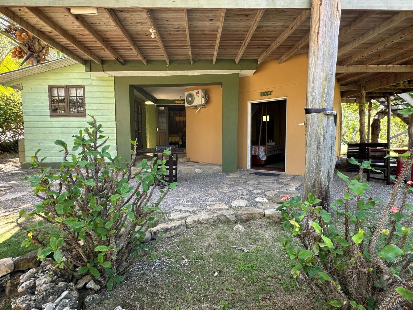 Robins Bay 草莓田联合宾馆酒店 外观 照片